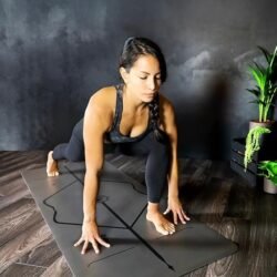 Liforme Original Yoga Mat – Free Yoga Bag Included – Patented Alignment System, Warrior-like Grip, Non-slip, Eco-friendly, sweat-resistant, long, wide, 4.2mm thick mat for comfort Visit the LIFORME Store