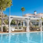 Erommy Outdoor Louvered Pergola Gazebo with Adjustable Aluminum Rainproof Roof - Image 2