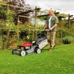 Honda HRX 537 VY Self-Propelled Petrol Lawn Mower - Image 2