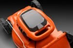 Husqvarna LC 137i Cordless Lawn Mower 37.5cm - Image 5