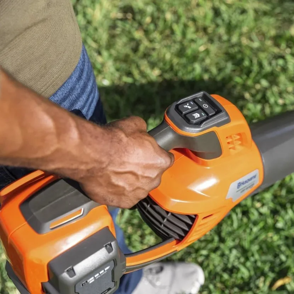 Husqvarna-350iB-Leaf-Blaster-Battery-Leafs-Blower_3.png