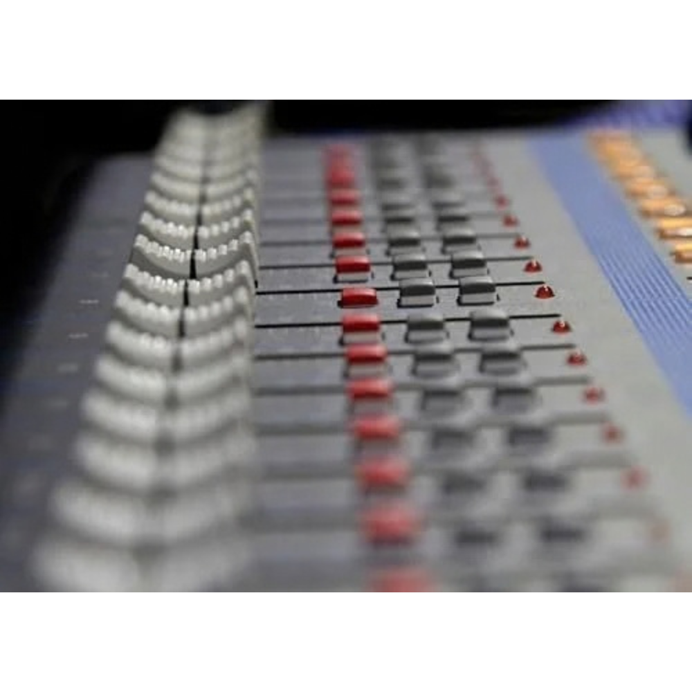 Yamaha-MG16XU-16-Inputs-6-Bus-Mixers-with-Effects_2.png